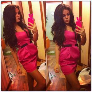 Emilee, 22 in California | Younger Adult Woman, Older Men