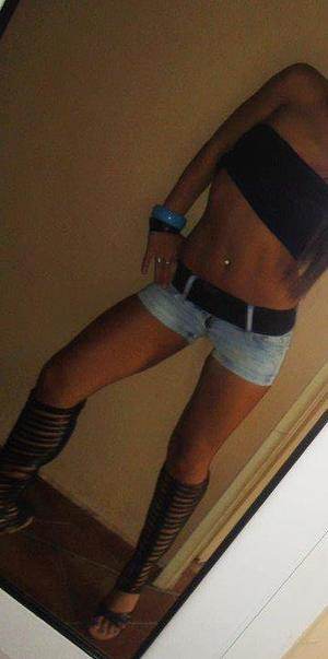 Photo of Katlin (18) from California dating profile