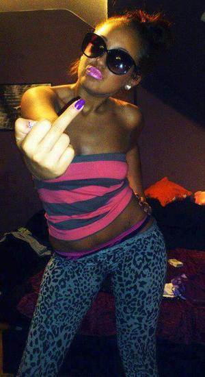 Photo of Jenifer (22) from Washington dating profile