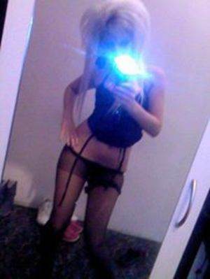 Dating profile image of Carolyn, age 23, Kitchener, ONT