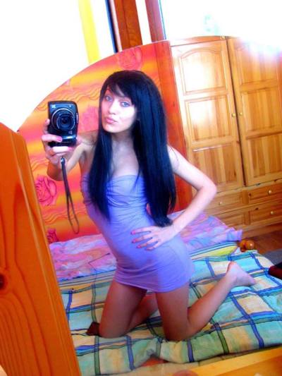 Dominica from Willows, California is looking for adult webcam chat