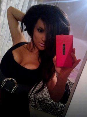 Onita from Kentucky is looking for adult webcam chat