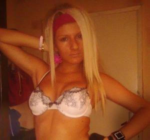 Apolonia from North Carolina is looking for adult webcam chat