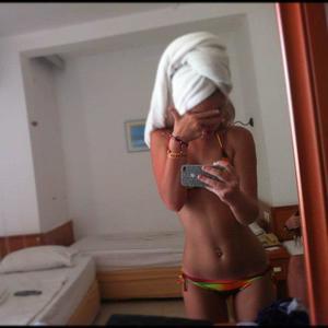 Ozell is a cheater looking for a guy like you!