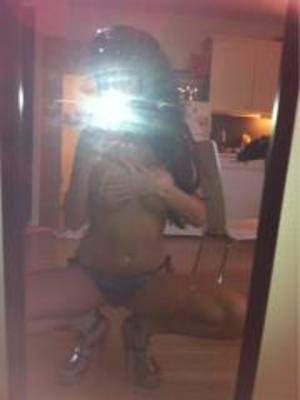 Iona from New York is looking for adult webcam chat